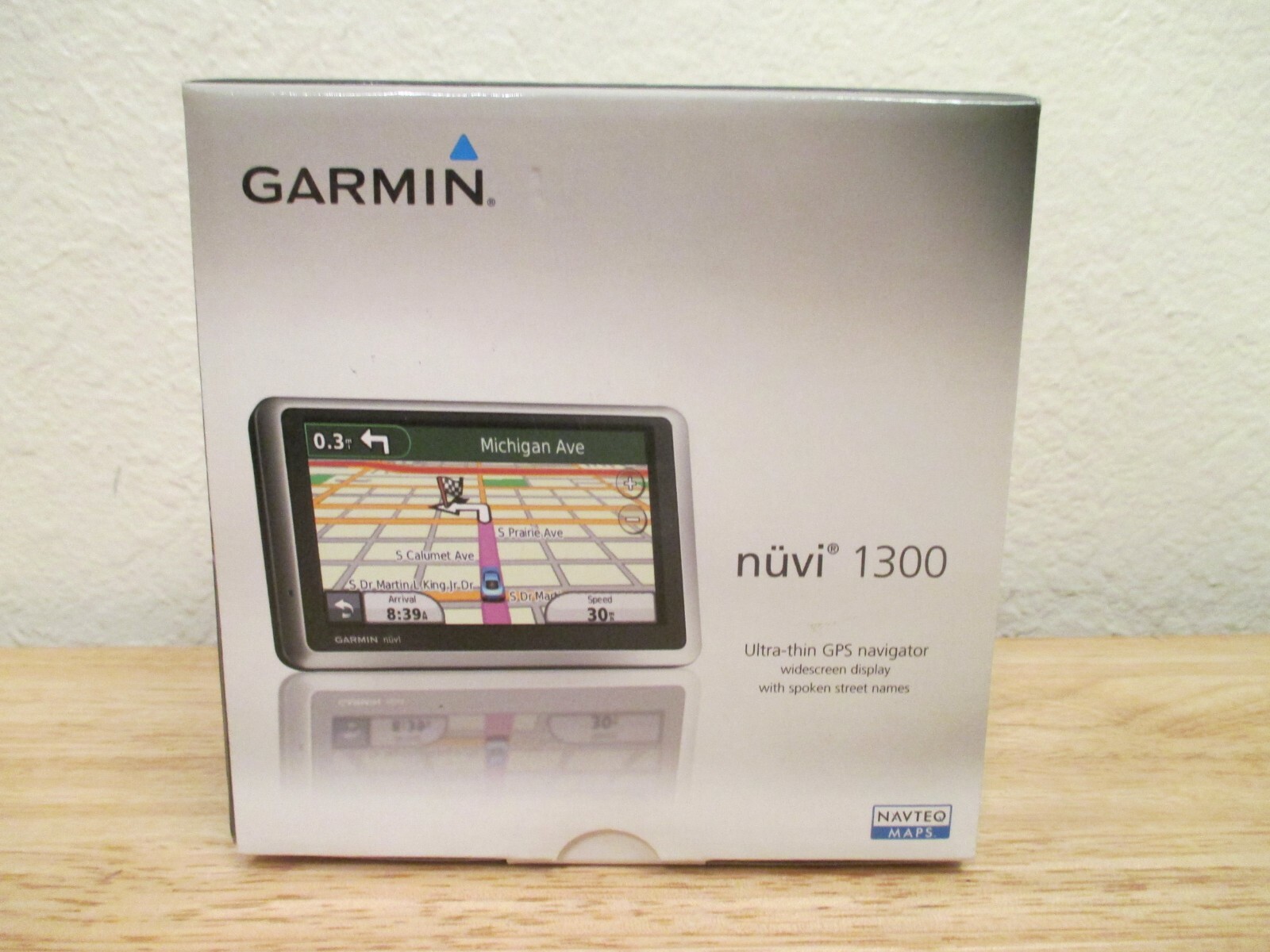 Garmin nuvi 1300LMT Automotive Mountable Bundle