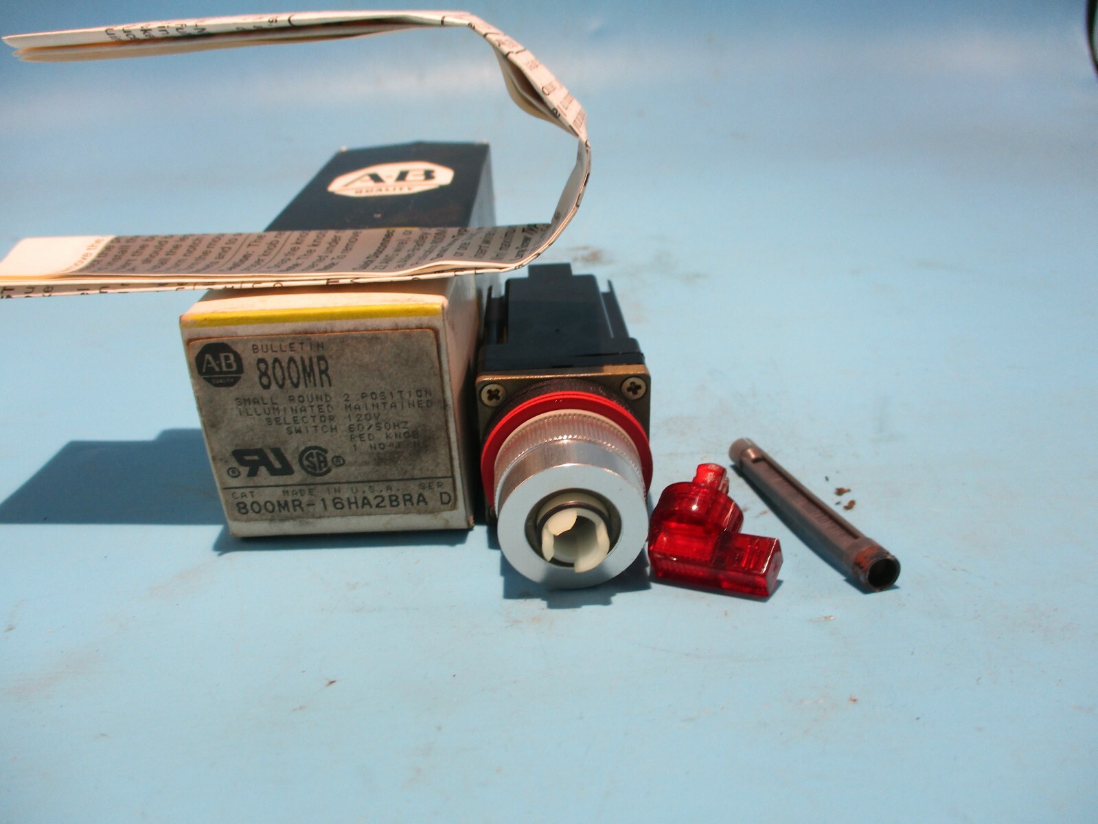 NEW ALLEN-BRADLEY 800MR-16HA2BRA SER.D RED KNOB ROUND SELECTOR SWITCH 2-POSITION