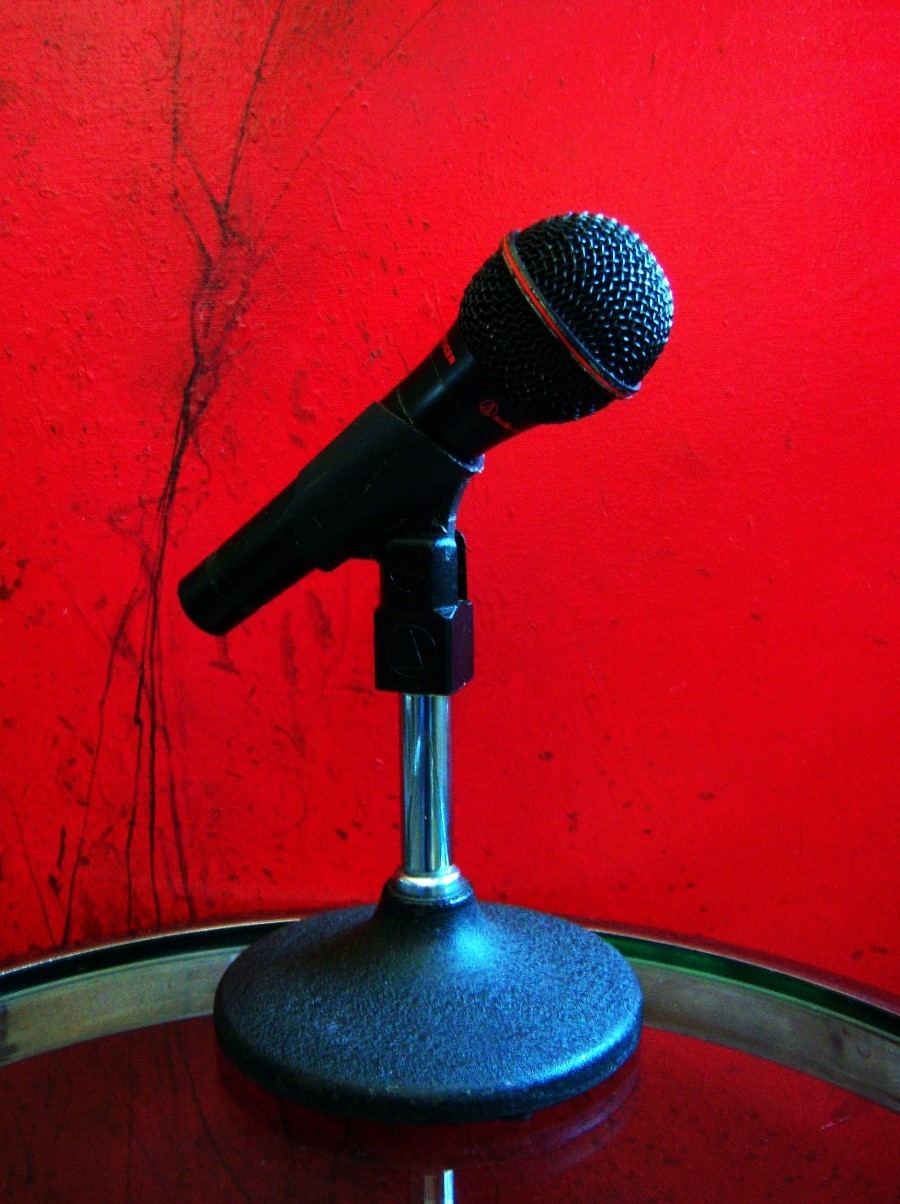 1990's Audio Technica Pro 10 dynamic cardioid microphone Lo Z w mic clip AKG # 1