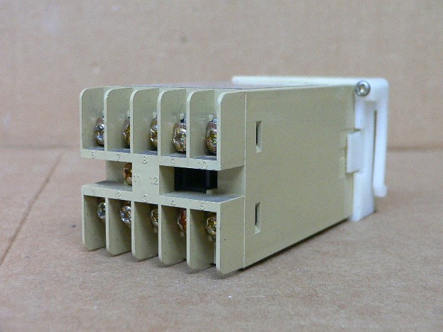 Omron H7cr-B4 Counter 100-240 Vac
