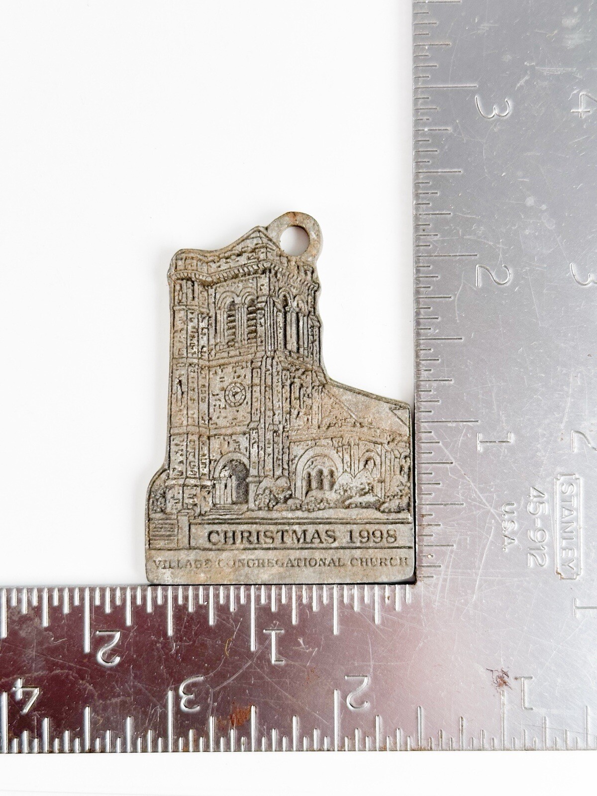 Village Congregational Church Northbridge Mass Christmas 1998 Keychain FOB VTG