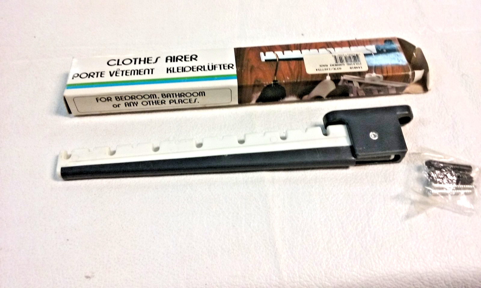 Clothes Airer Wall Mounted Clothes Hanger Folding Swing Arm Rack - New in Box