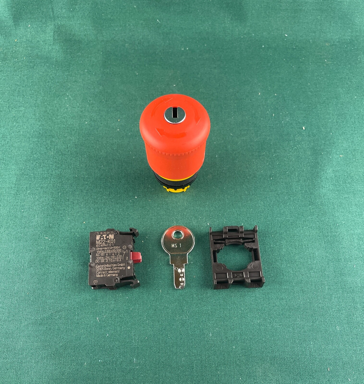 Eaton/Moeller RMQ-Titanium Emergency Stop Key Button Complete Unit M22-PVS/K01