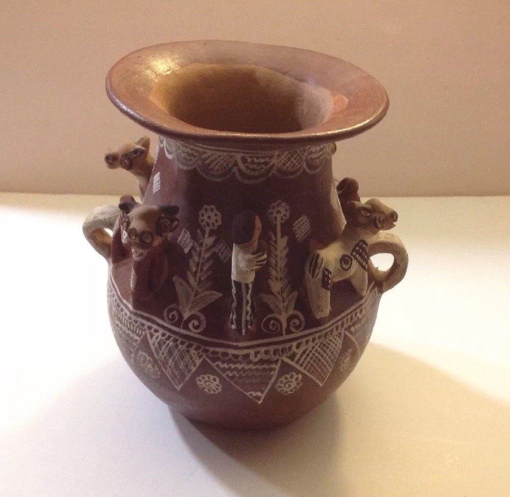 VTG RAQUEL'S COLLECTION Peruvian Handmade Terra Cotta Clay Vase 3-D Figurines