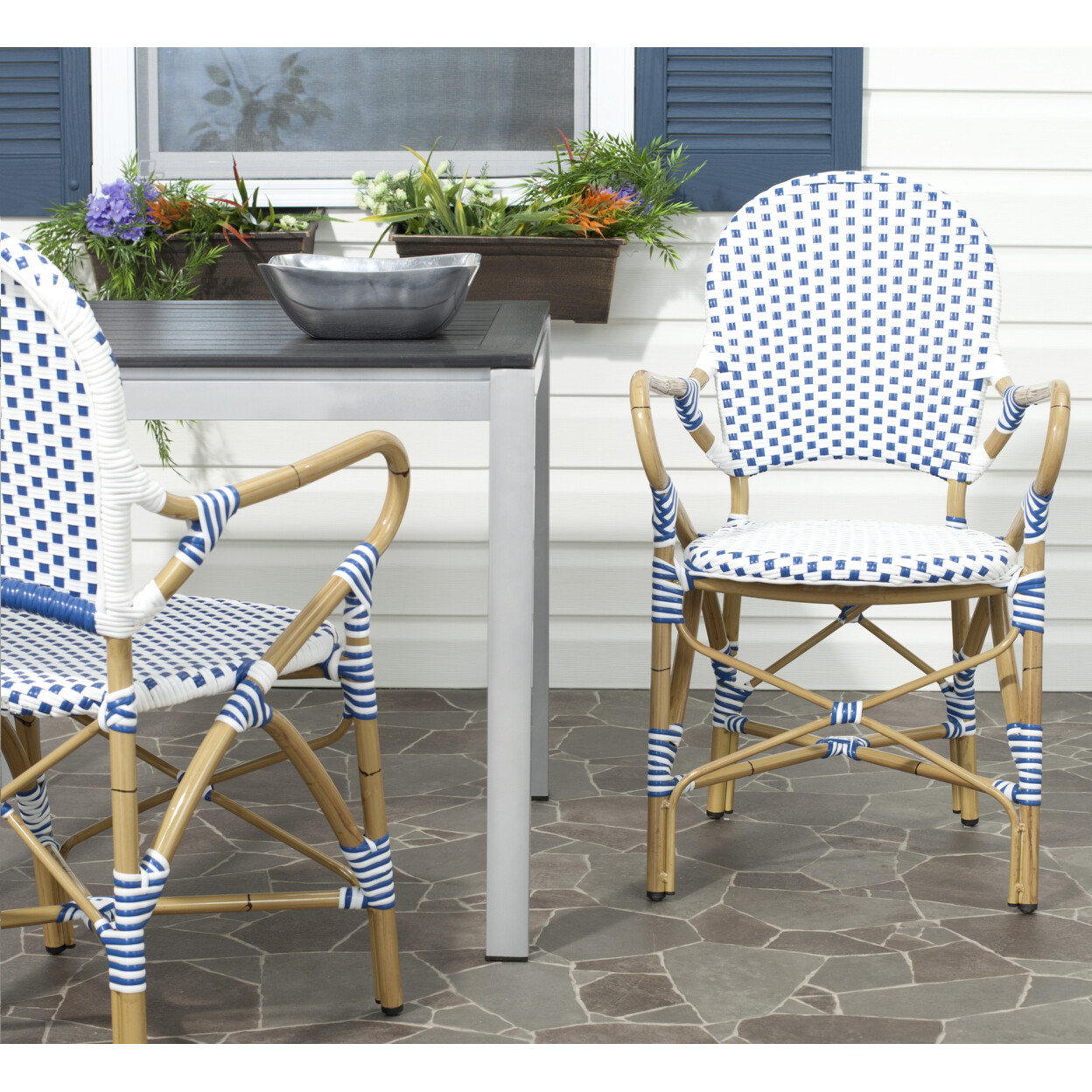 SAFAVIEH Hooper Indoor Outdoor Stacking Arm Chair | Blue / White |