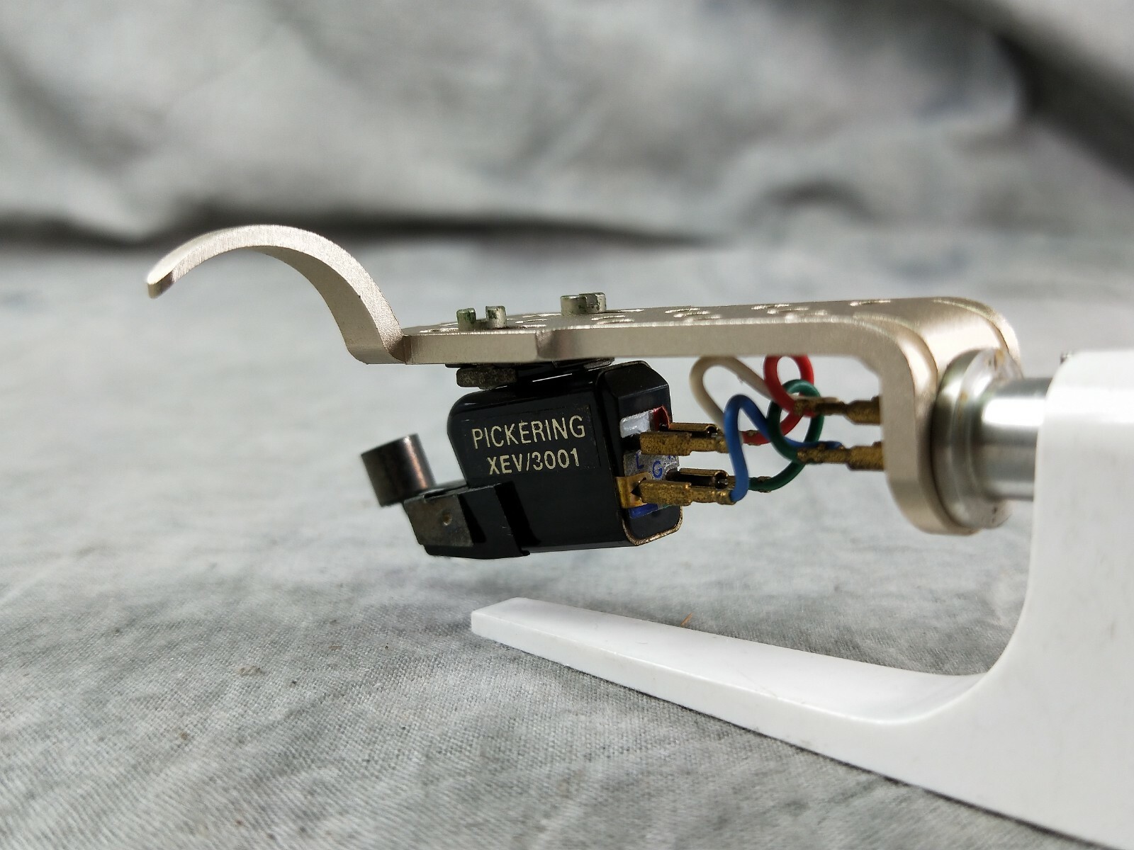 Pickering XEV/3001 Cartridge W/ Headshell In Excellent Condition