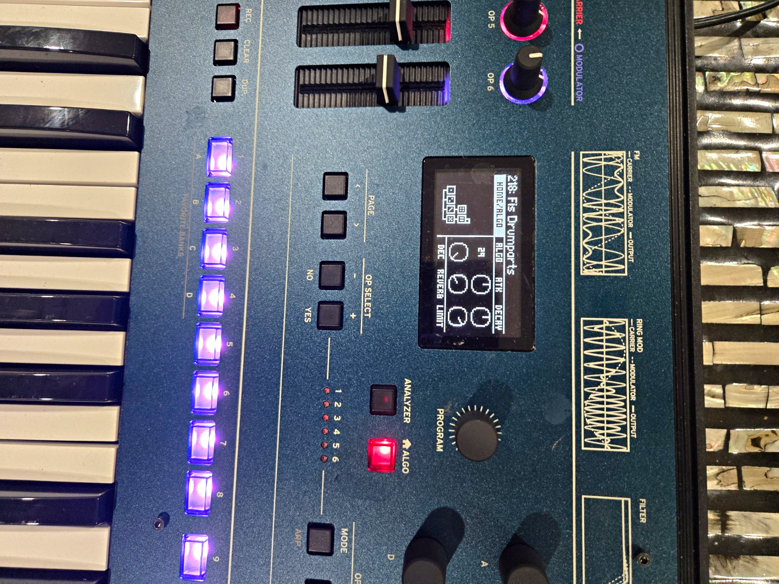 Korg opsix 37-Key Digital FM Keyboard Synth Arpeggiator MIDI USB Display