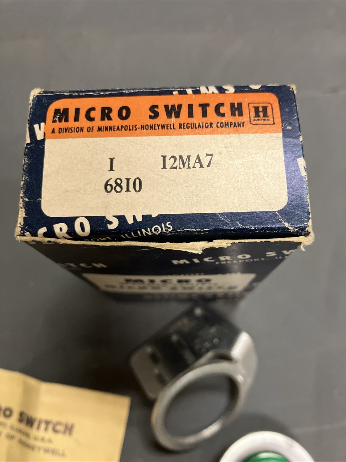 12MA7 Microswitch Honeywell Push Button Switch NOS Green Button Microswitch