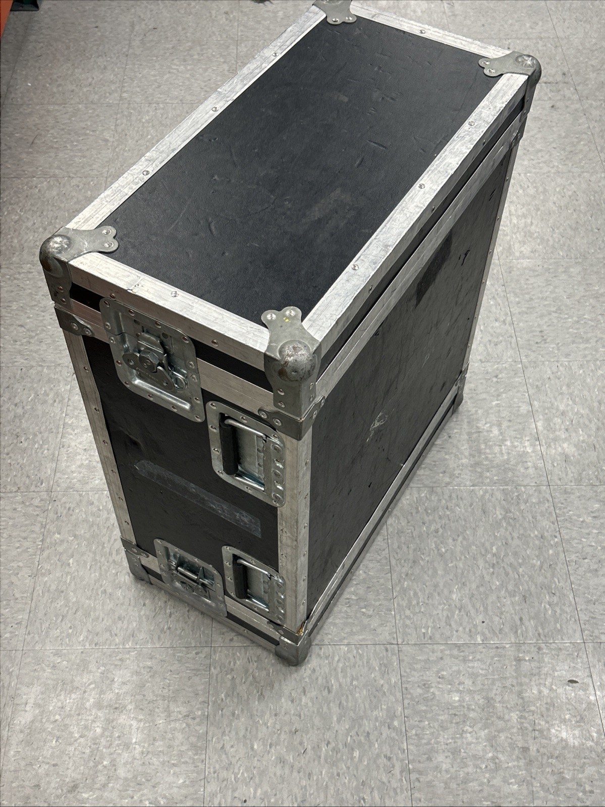 Flight Case Server Rack 4U Penn Elcom 19” Wide 21” Depth 2” Foam, missing parts