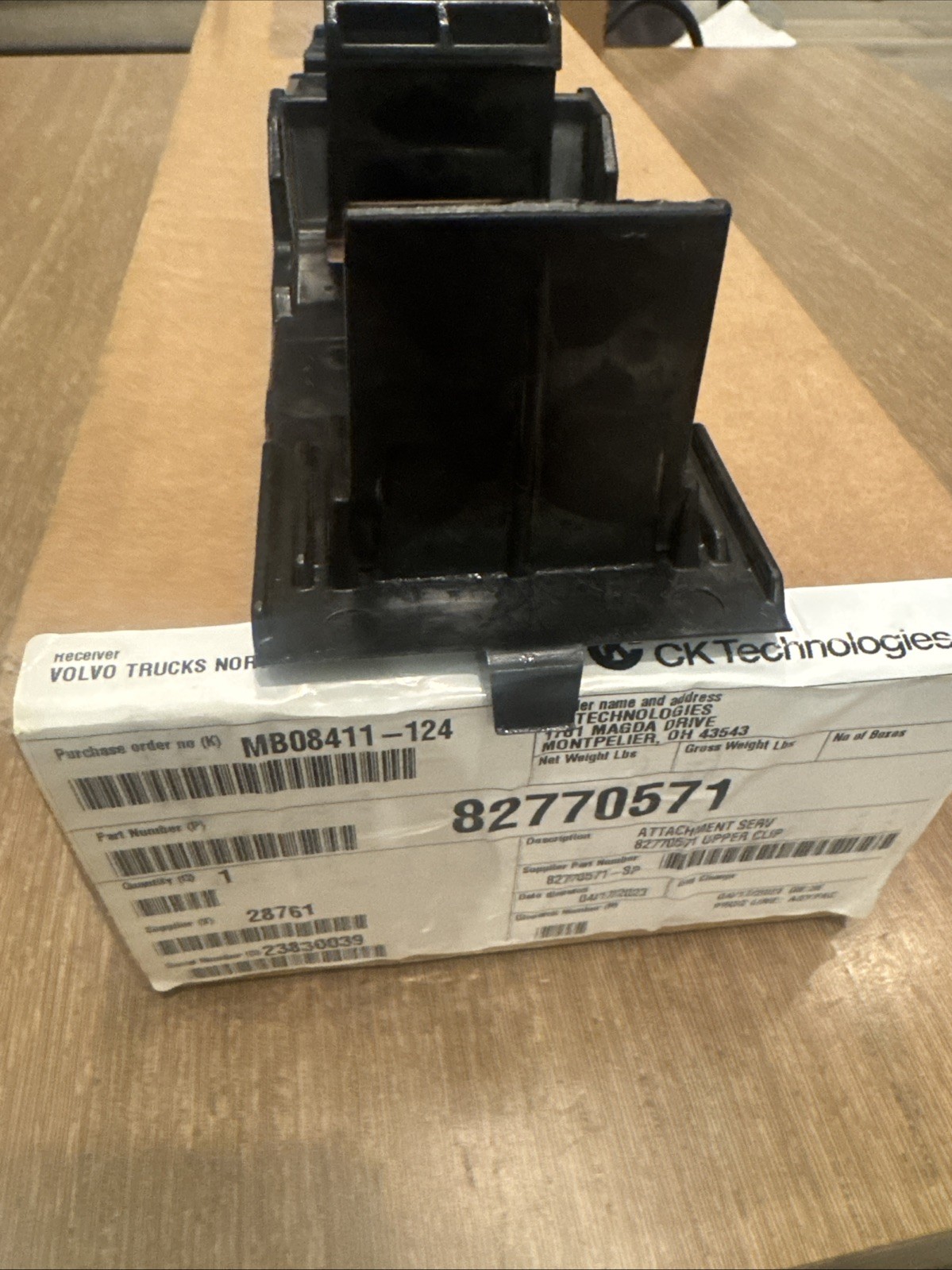 Fairings Retainer Inner Interior Inside  82770571 for Volvo VNL