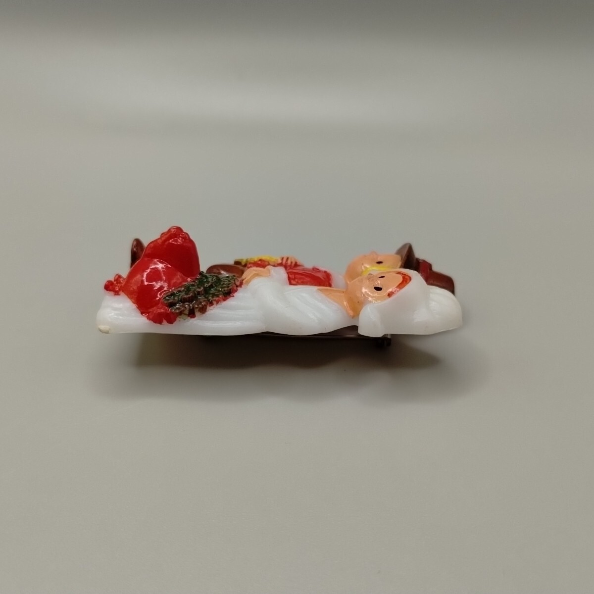 Plastic Thanksgiving Pilgrim Couple With Turkey Pin Brooch