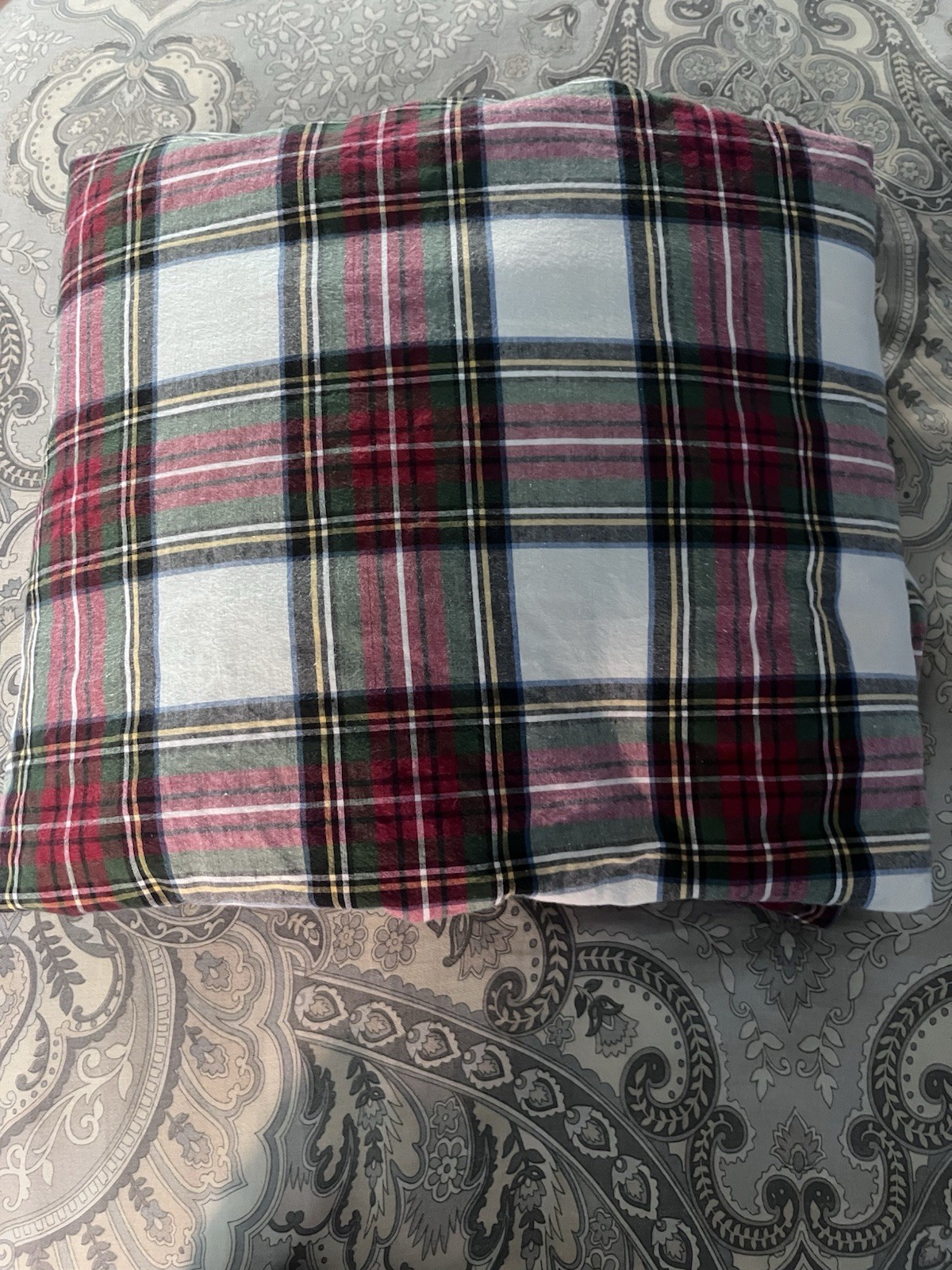 Pottery Barn Stewart Plaid Queen Fitted Sheet 100% Cotton Red Green White Xmas