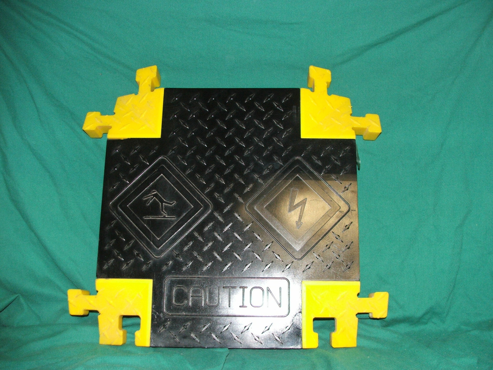 Bumble Bee BB5X 125 5 slot Cable Ramp Protector X Cross split connector     NEW