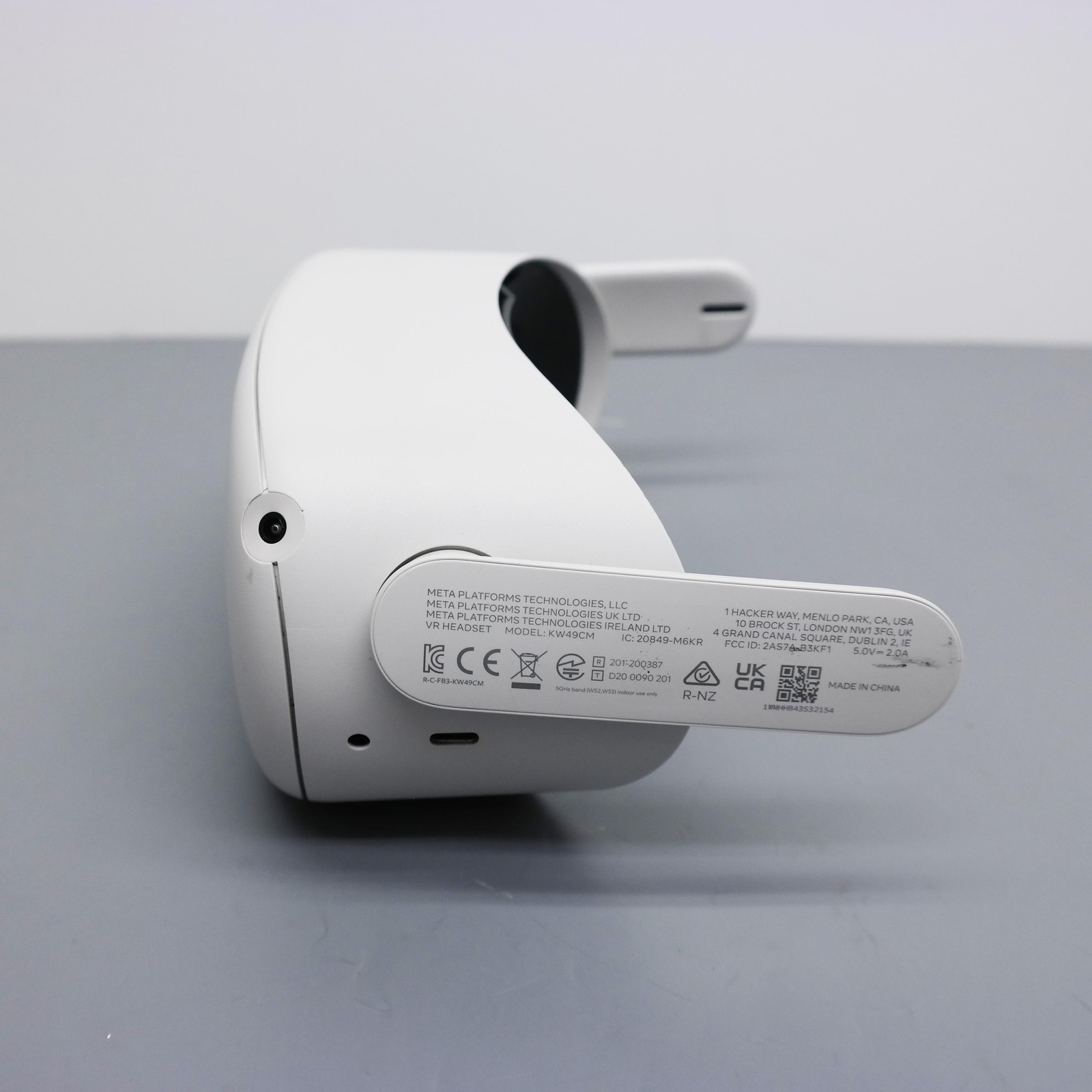 Meta Quest 2 128GB Advanced All-In-One VR Headset ISSUE