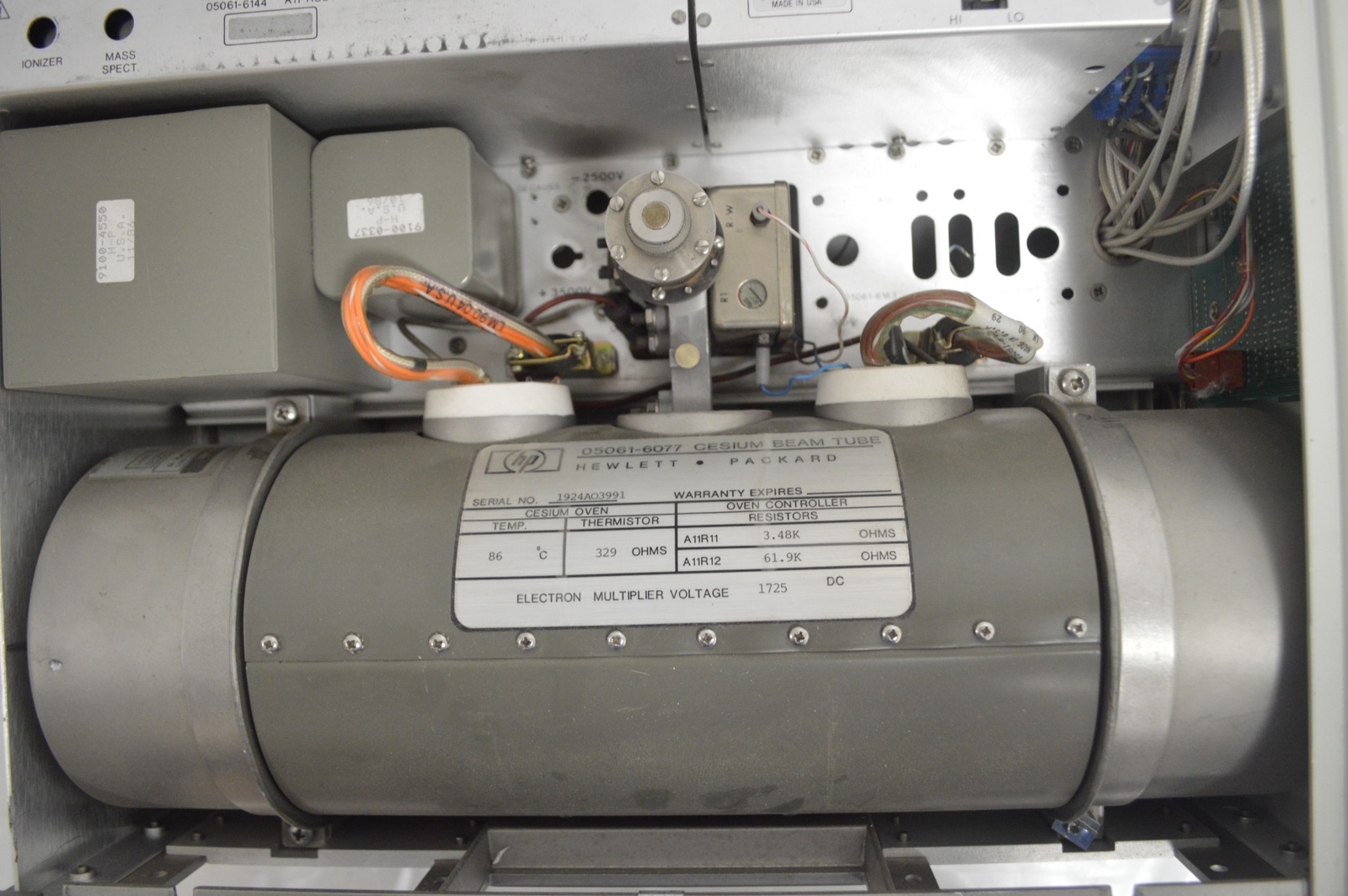 *TC* HEWLETT PACKARD HP 5061B CESIUM BEAM FREQUENCY STANDARD (TMD39)