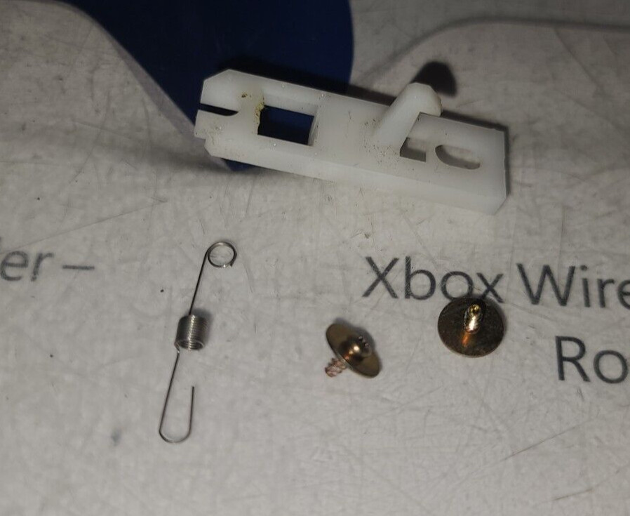 Sega Dreamcast HST-3020 Top Cover Latch & Spring with Screws ONLY-Good-READ ALL