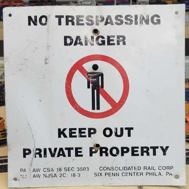 O Scale - Conrail - No Trespassing Signs- 2 Pack