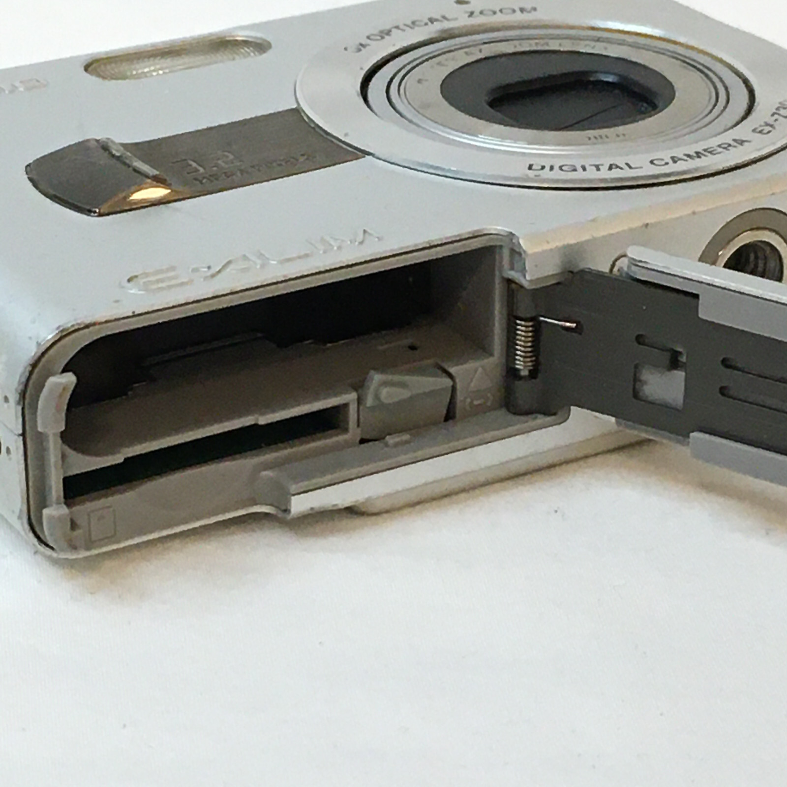 Casio Exilim 3.2 MP Digital Camera No Battery No Charger No Card For Parts Only