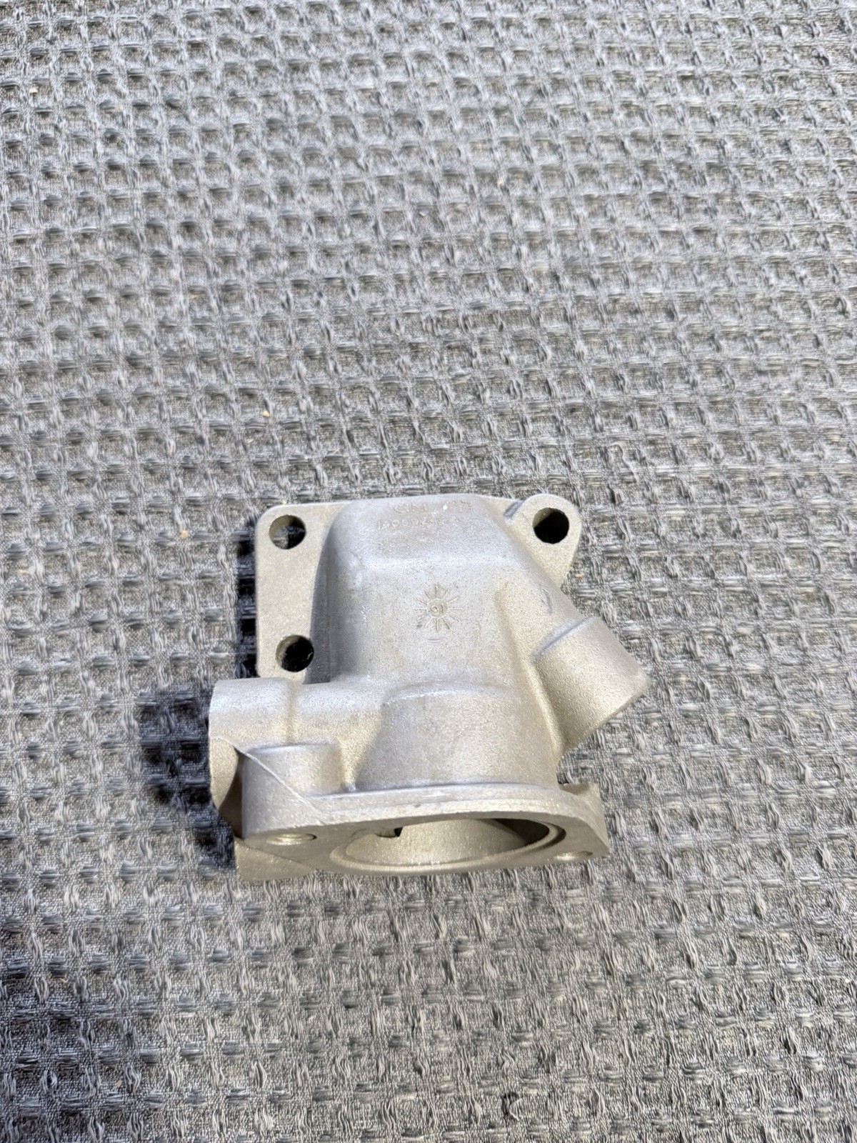 85-86 CHEVROLET K20 K30 Engine Coolant HOUSING Thermostat OEM NEW 14089244 GM