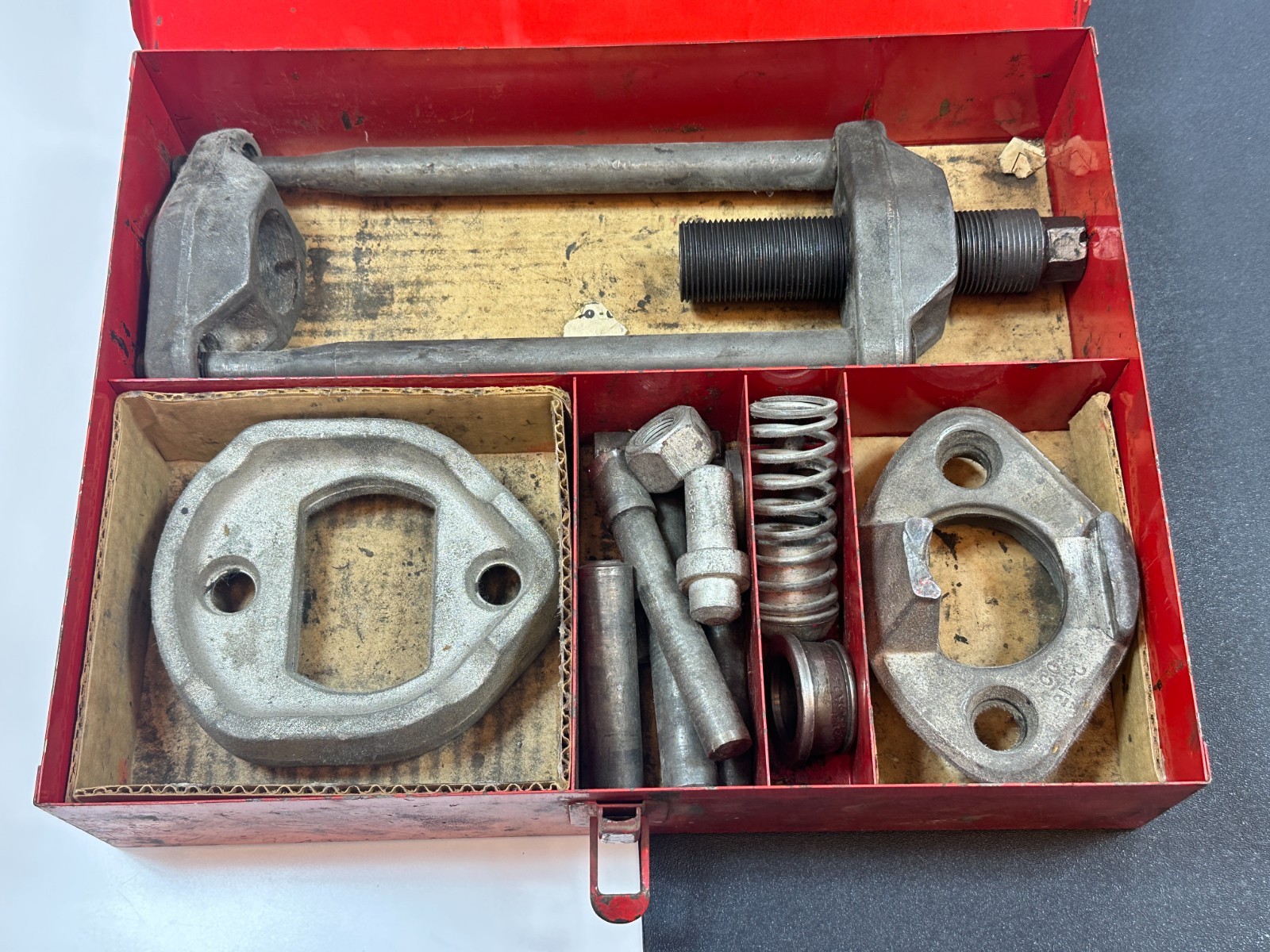 🇺🇸 Snap On Tools USA CG-220A King Pin Puller Removal Set, Original Metal Case