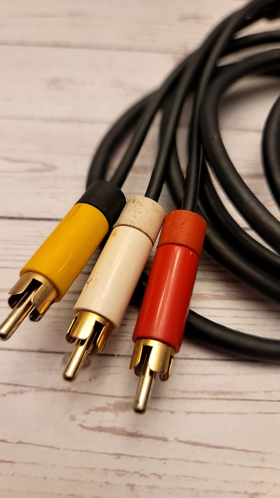 XBOX 360 COMPOSITE AV CABLE, PRE-OWNED. UNTESTED .