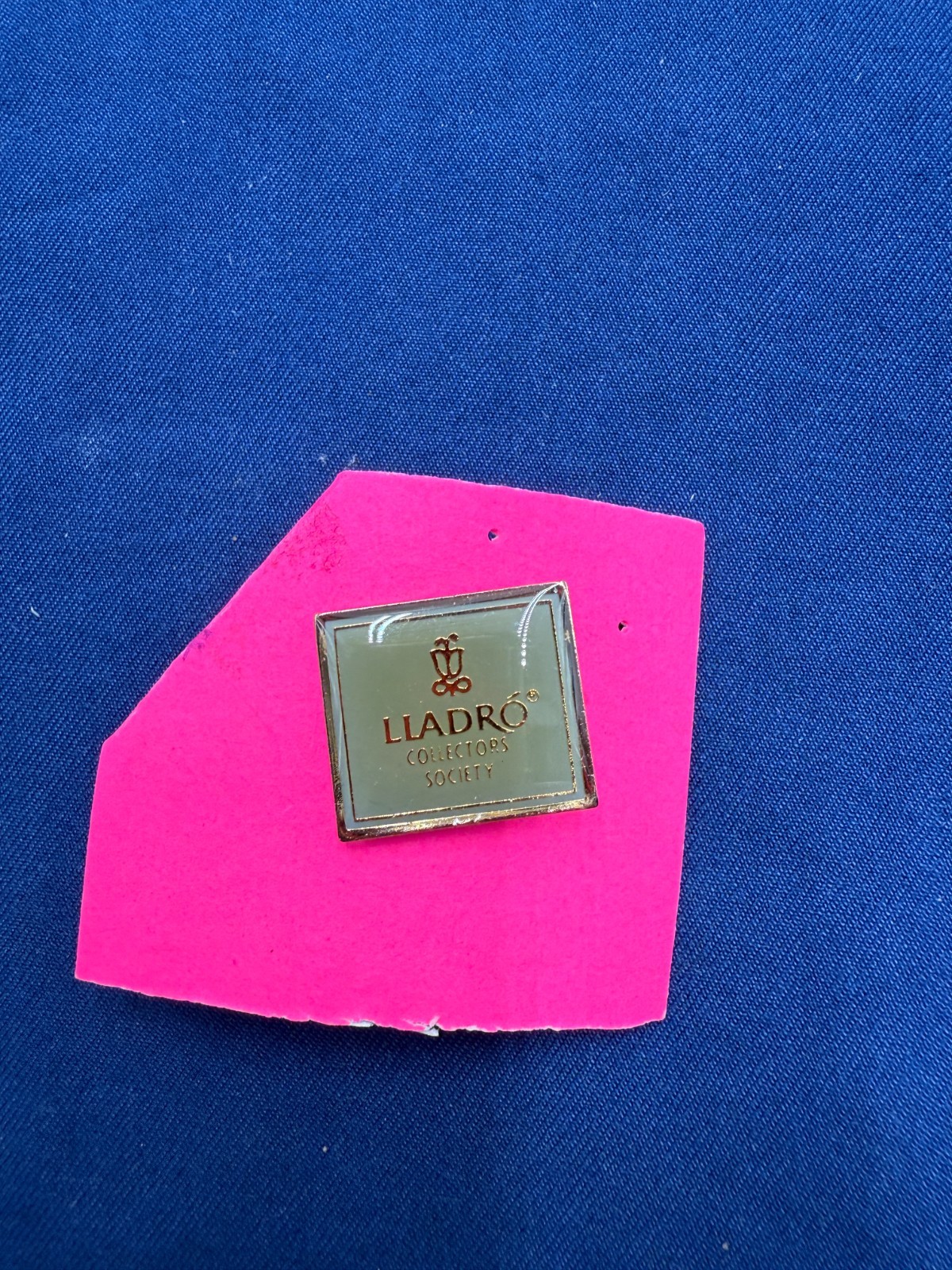 Lladro collector's society pin dd