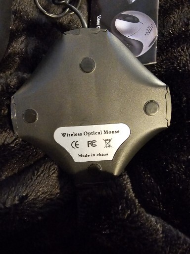 The Sharper Image Wireless Mouse & Charger SCA61 2.4 GHZ