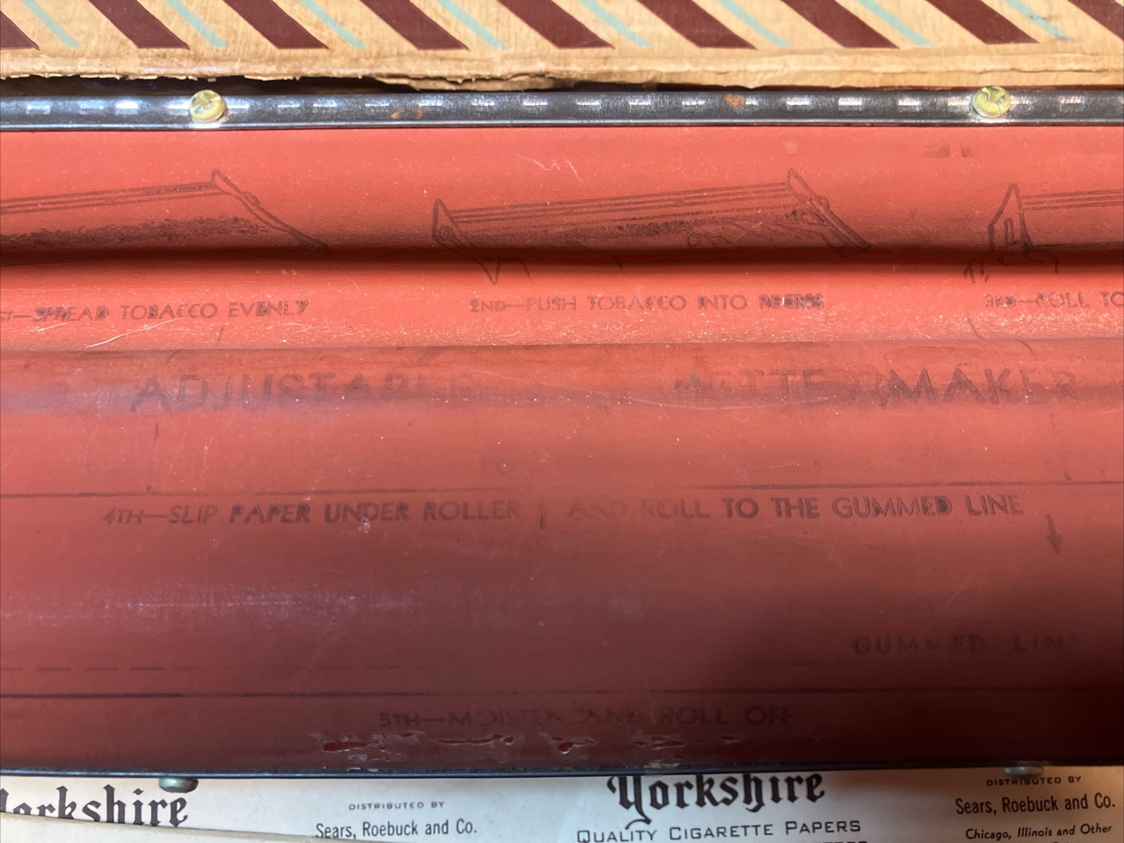 V Master Cigarette Maker, Roller