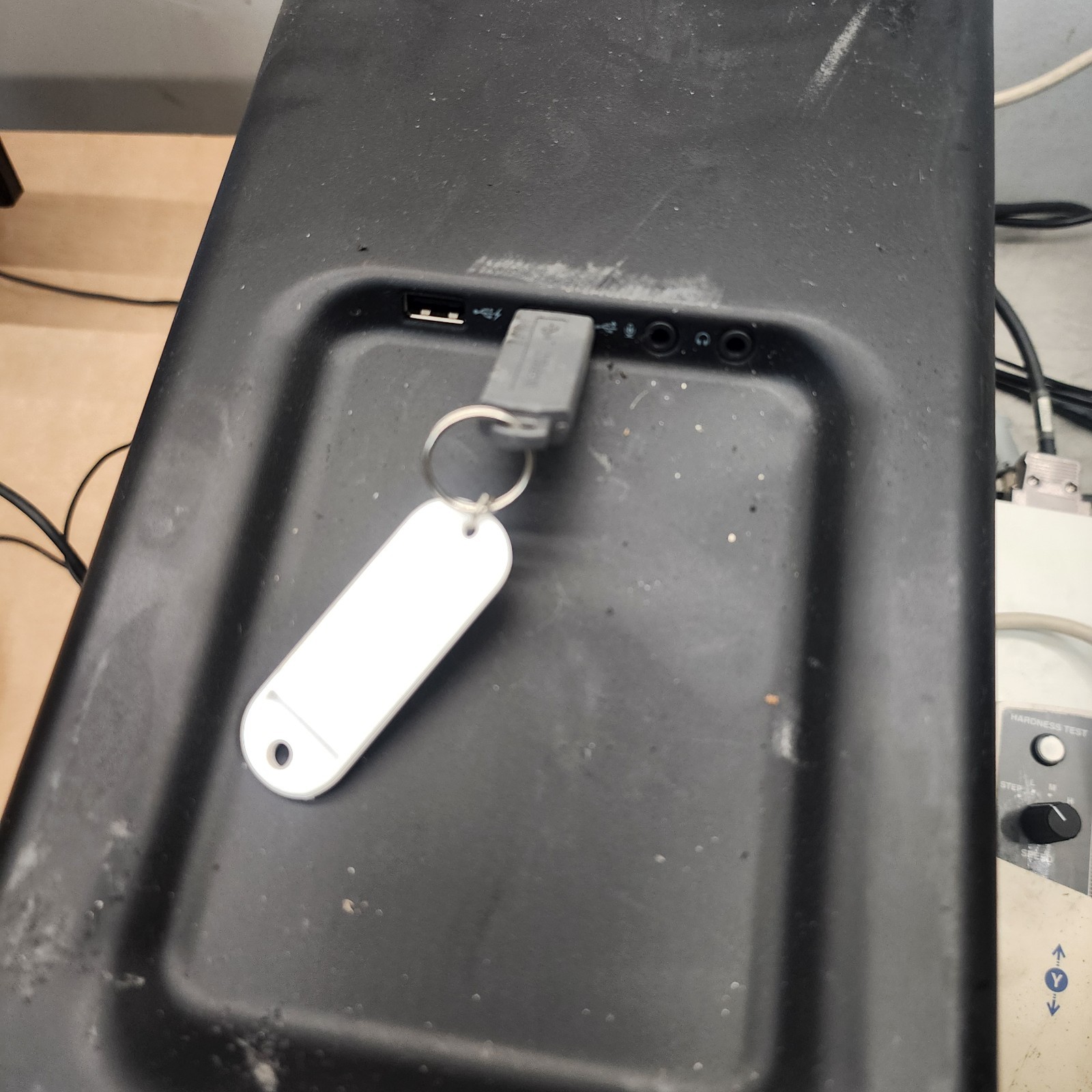 Mitutoyo HM-200 System C Micro Vickers Hardness Testing System Dongle Computer