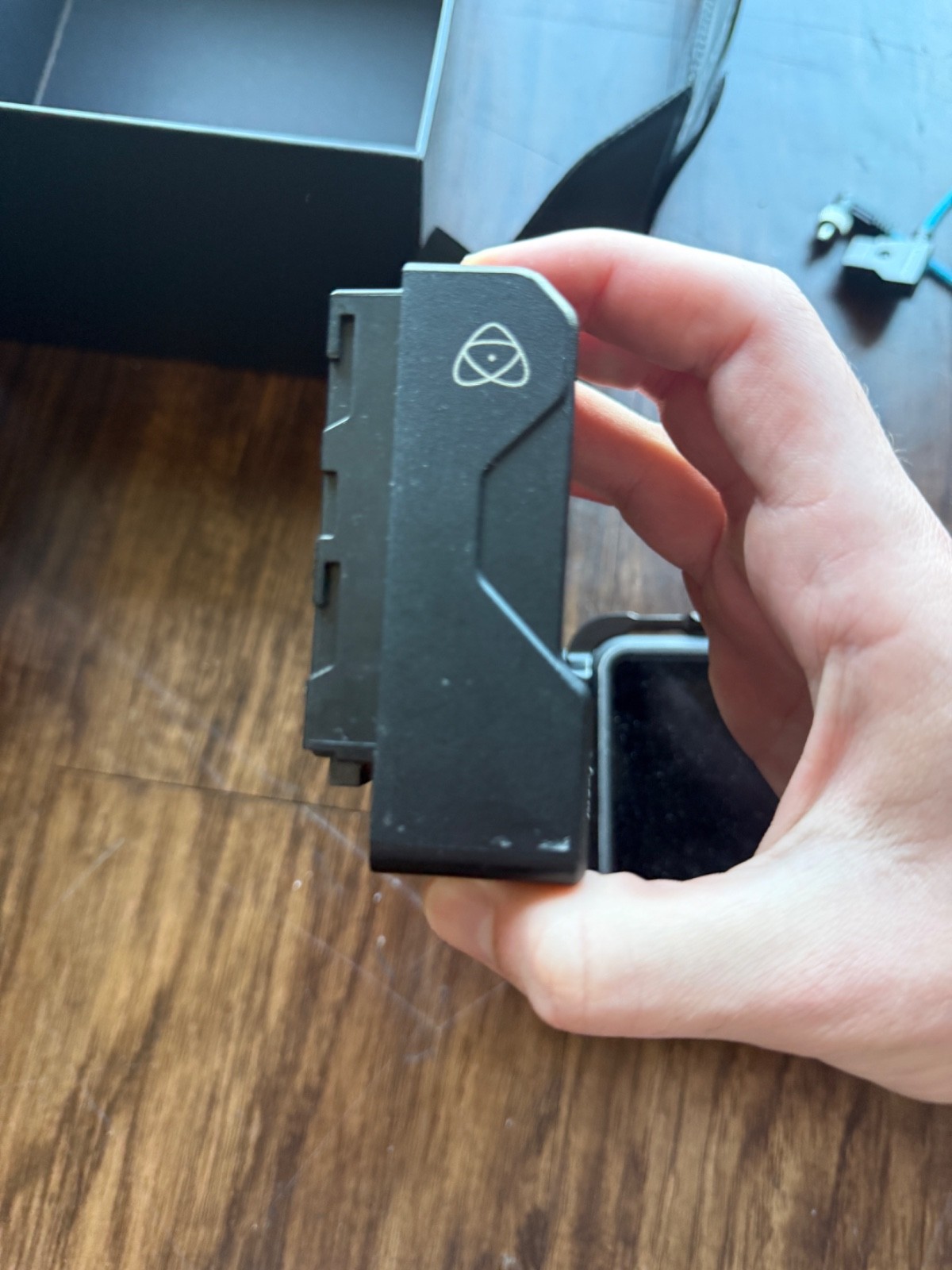 Atomos Ninja V+ SmallRig Cage,V-Mount Could Carter & Cable, Sun Visor, batteries