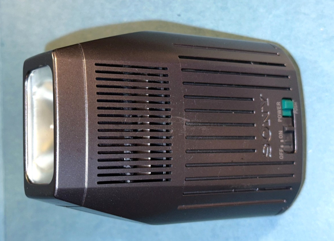 SONY HVL-10NH Camcorder Light for Handycam: HVL-10NH 4xAA Battery 10W Bulb NICE!
