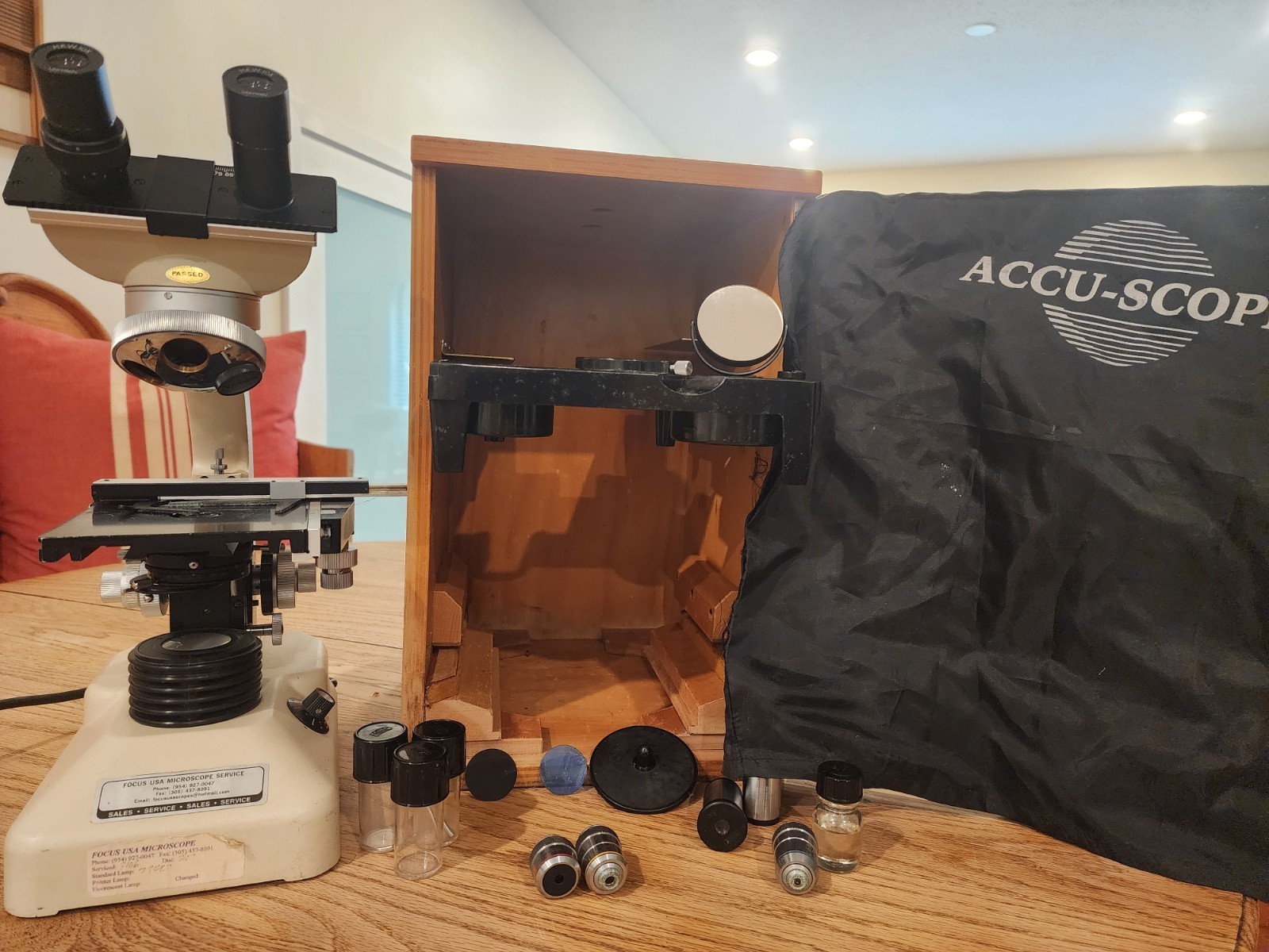 Vintage UNITRON Microscope. Excellent Condition With Box And Accessories.