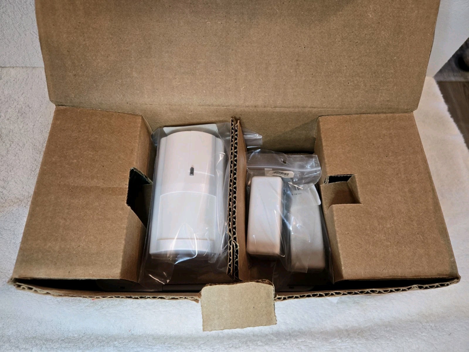 DSC Impassa KIT457-94ADT 2Way Wireless Security System Base KIT Version 1.1