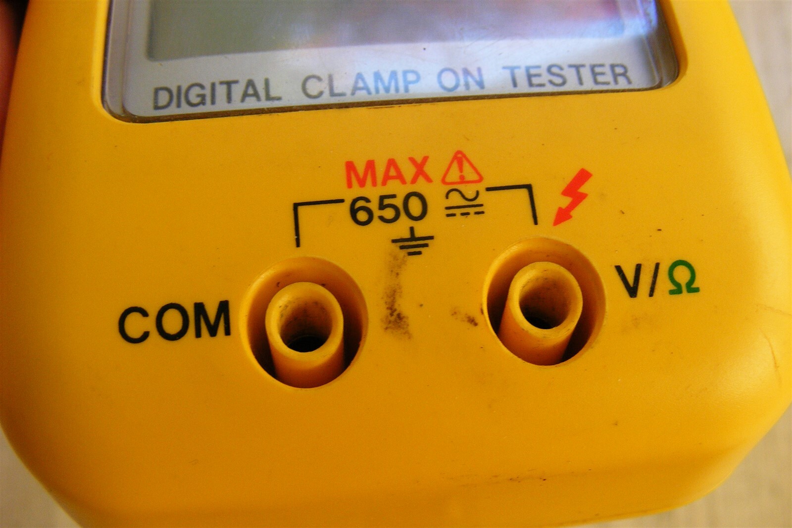UEI DL 90A Digital Voltage meter Clamp On Tester