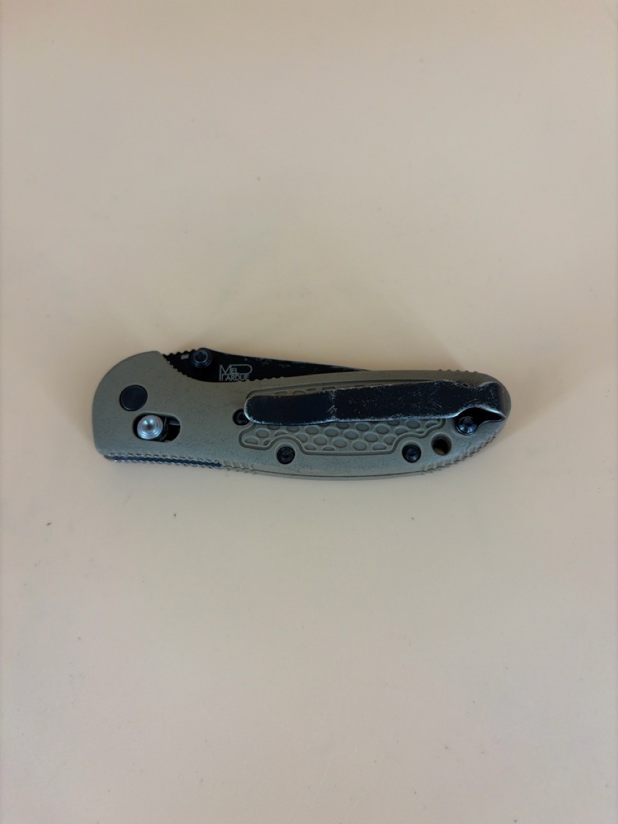 Benchmade Tan Folding Knife Mel Pardue 556 D2 (TDW044129)