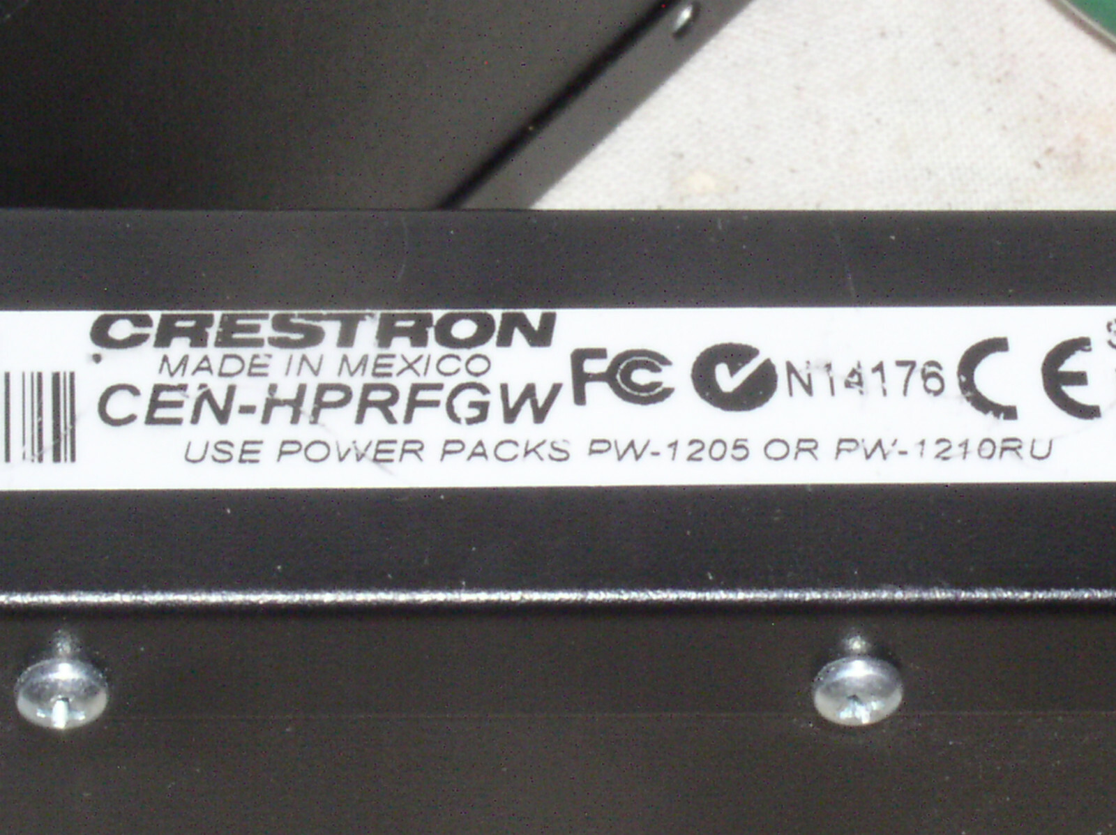 2 GOOD USED CRESTRON CEN-HPRFGW EXTENDED RANGE RF WIRELESS GATEWAY WITH ANTENNA