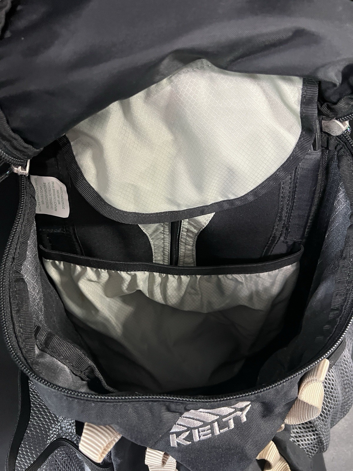 Kelty Whitney 1900 Black Backpack Hiking Hydration Daypack Style 22033060