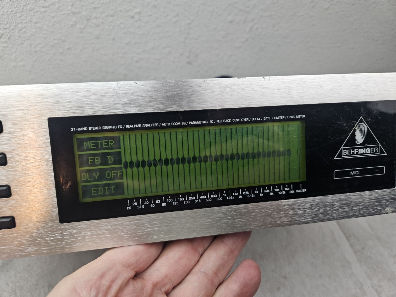 BEHRINGER ULTRA CURVE PRO DSP 8024