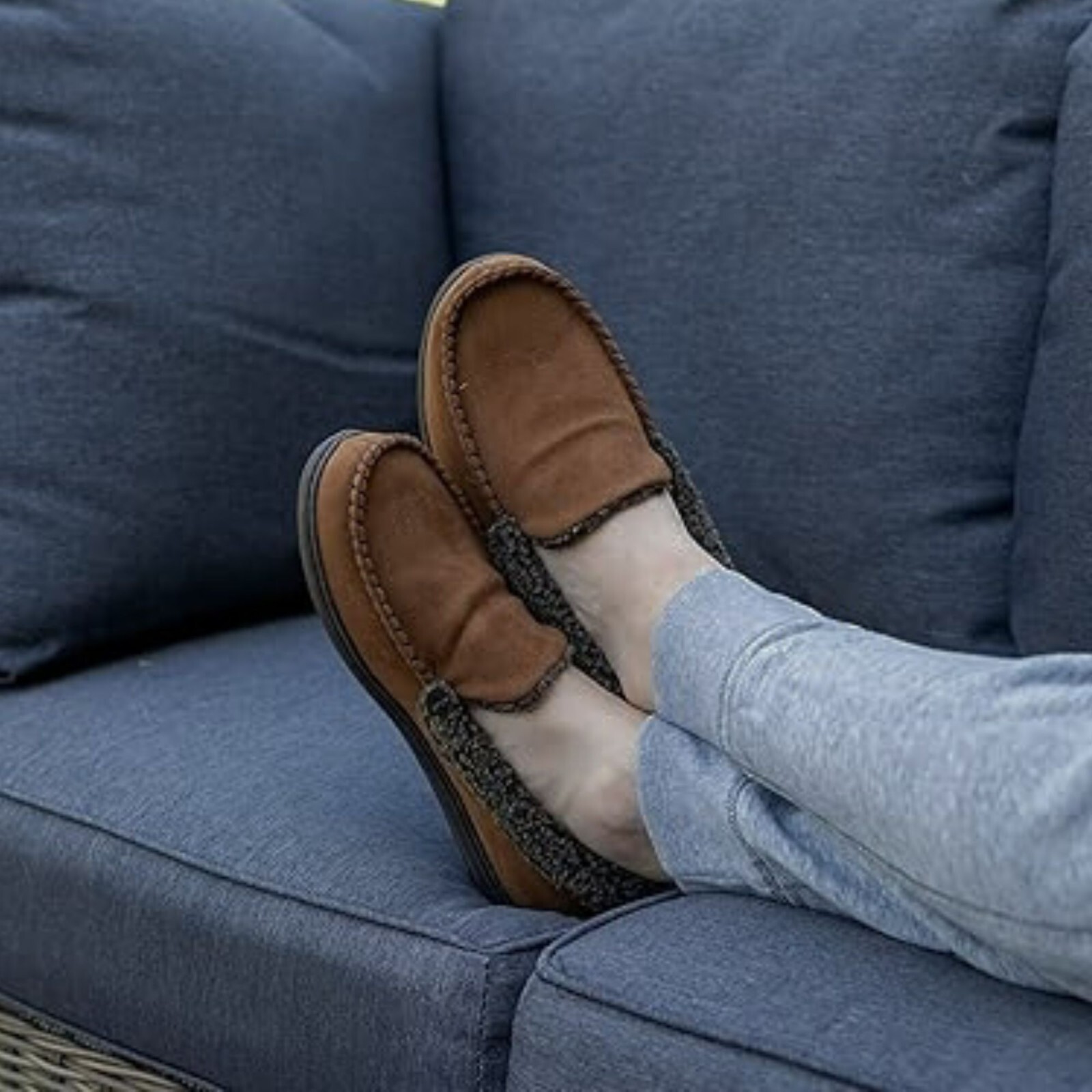 Dearfoams Men's Eli Microfiber Suede Moccasin Slipper Chestnut 9-10M New W/O Box