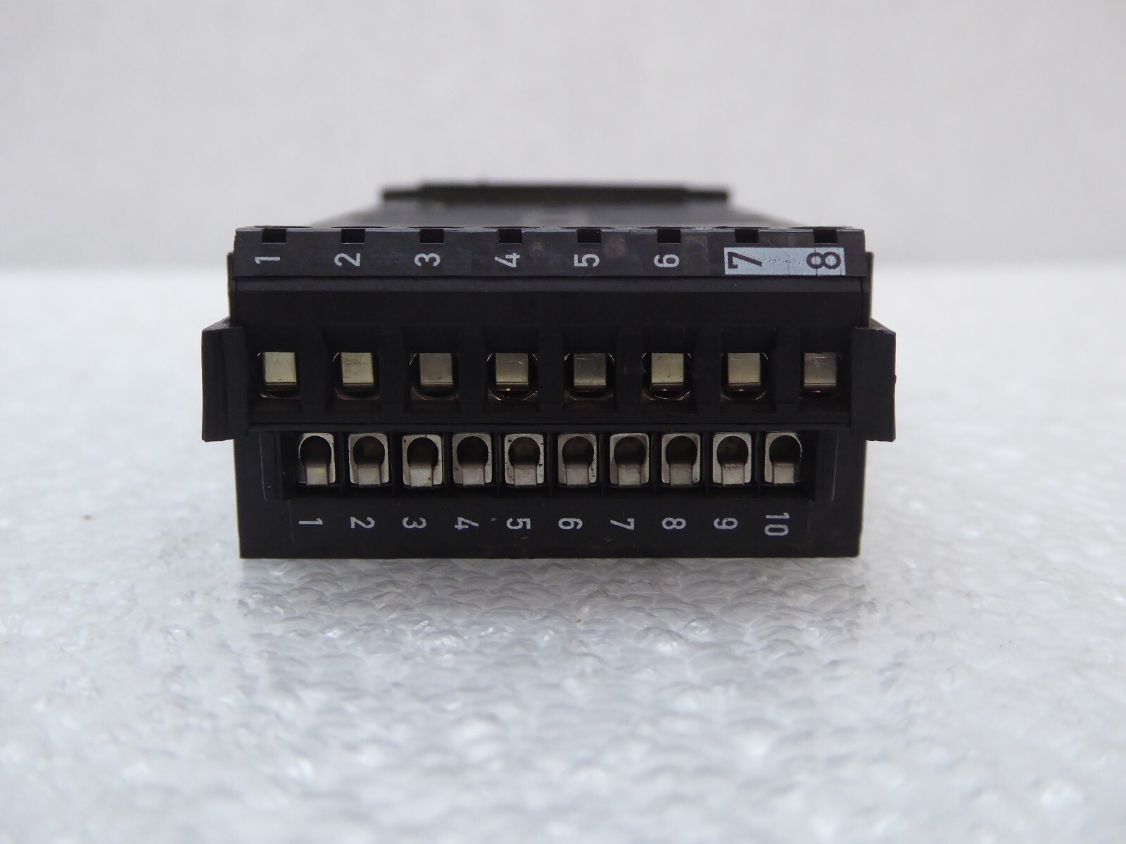 Omega CNi3243 Temperature Controller