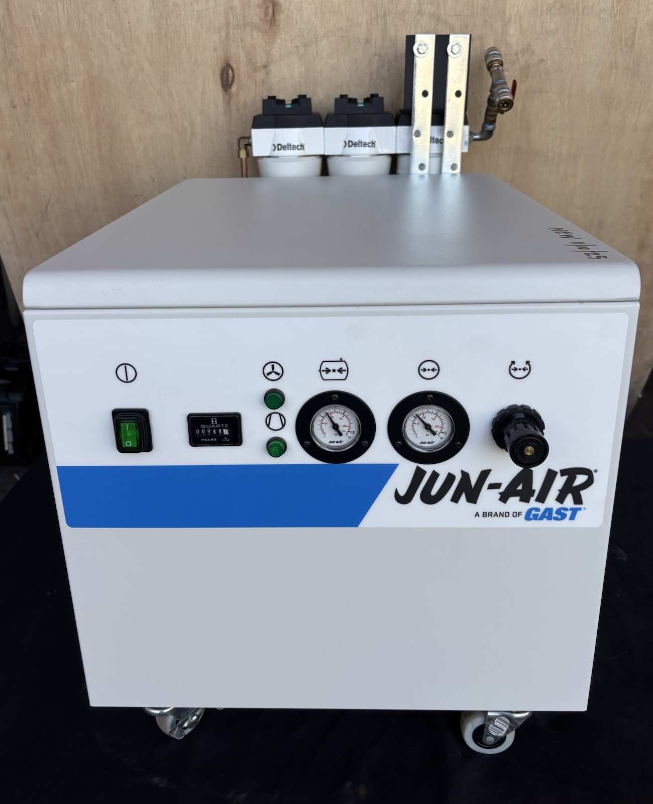 Jun-Air OF302-4M Oil-Free Air Compressor 4 Liter w/ Deltech Filter System
