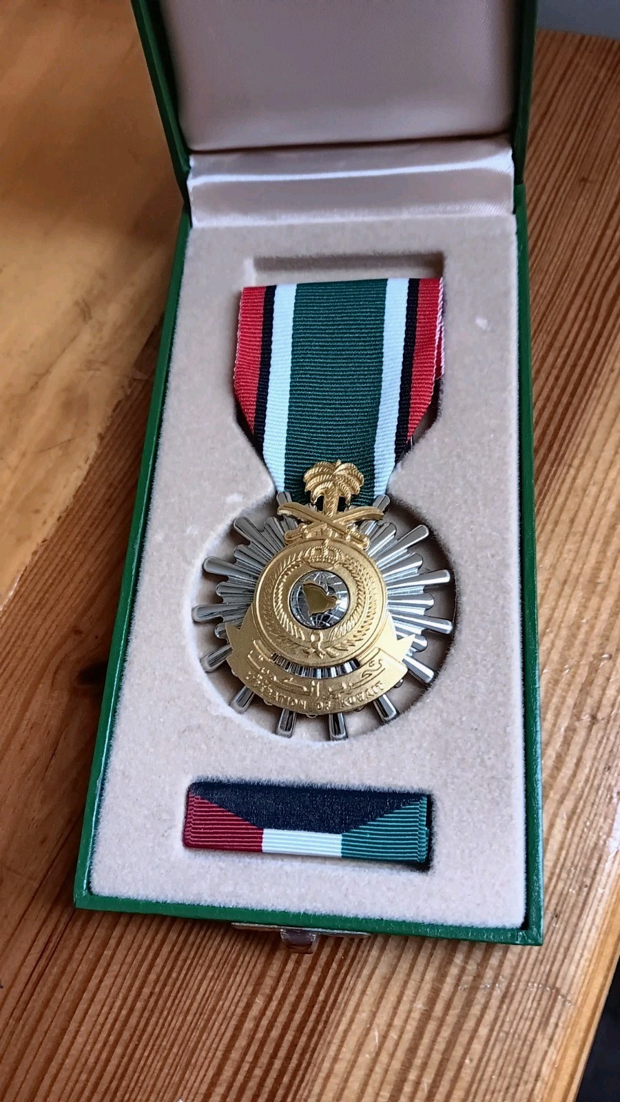 Vintage Kuwait Liberation Campaign Medal & Ribbon Set Kingdom Of Saudi Arabia