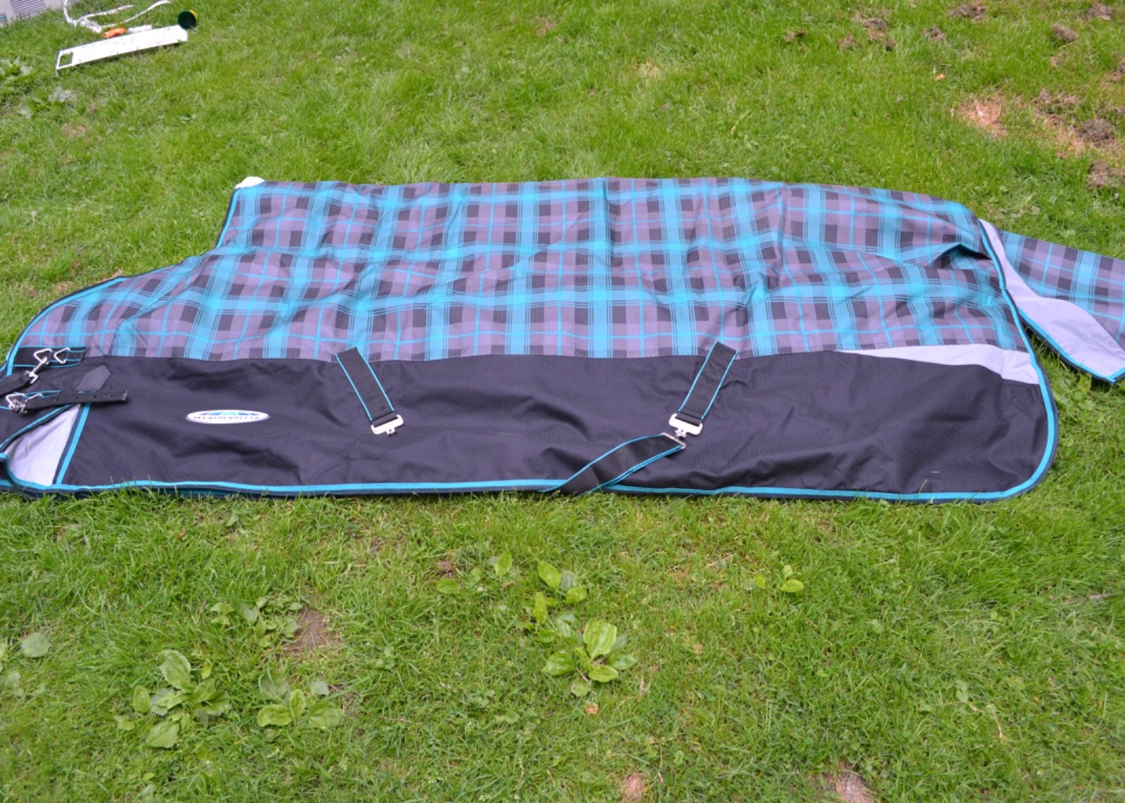 84” Weatherbeeta Freestyle 1200D - Gray & Teal Plaid - New, no tags 