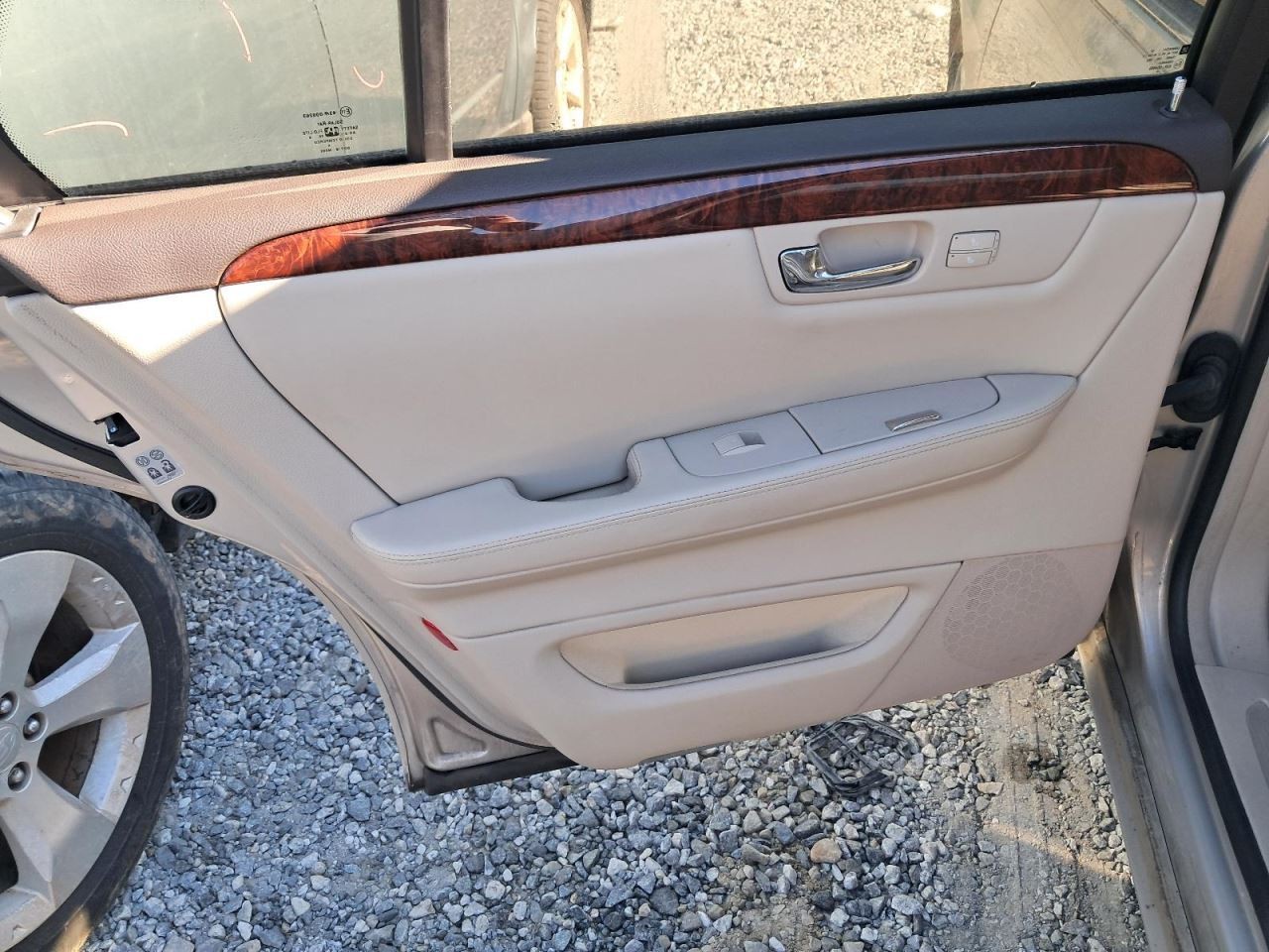 DTS 2007 Glove Box 4830433