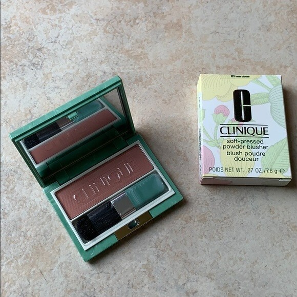 New in Box Clinique Soft Pressed Powder Blusher - 01 New Clover - Full Size