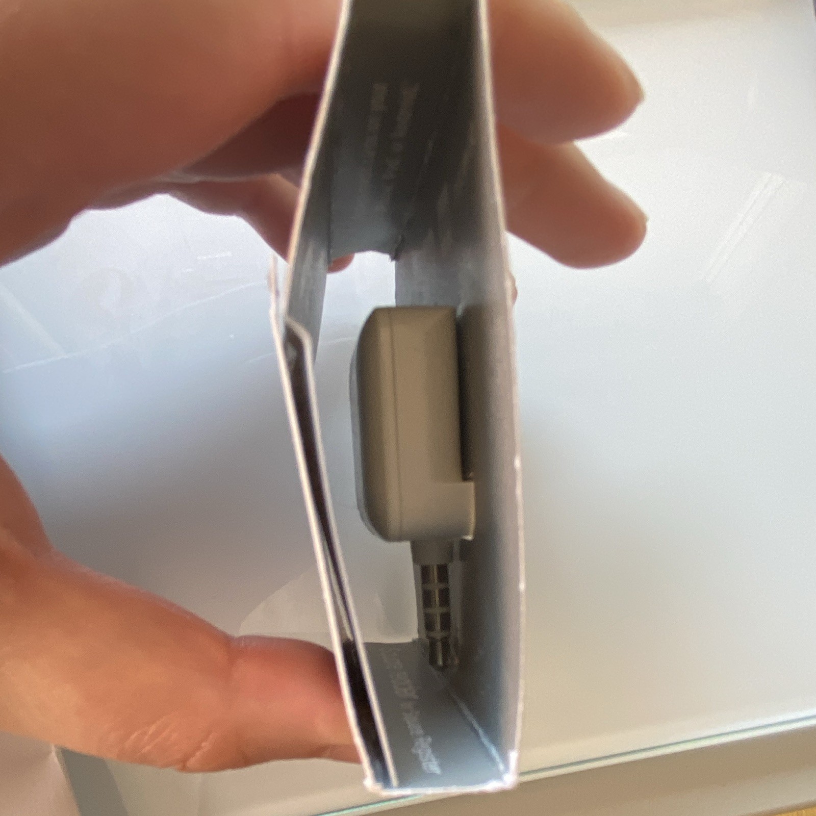 Square Reader Credit Card Reader for iPhone, Wired (A-PKG-0116-2/A-PRO-0117-2)