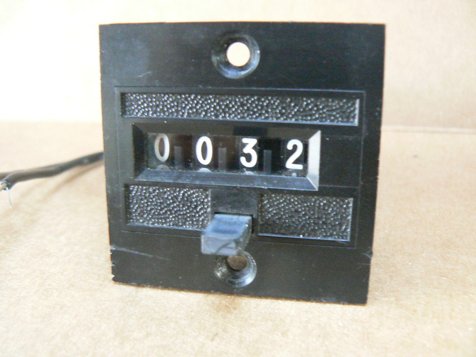 DURANT, 4-Y-41314-402-MEQ-U , 4 Digit Counter , 24Vdc,.   (R1)