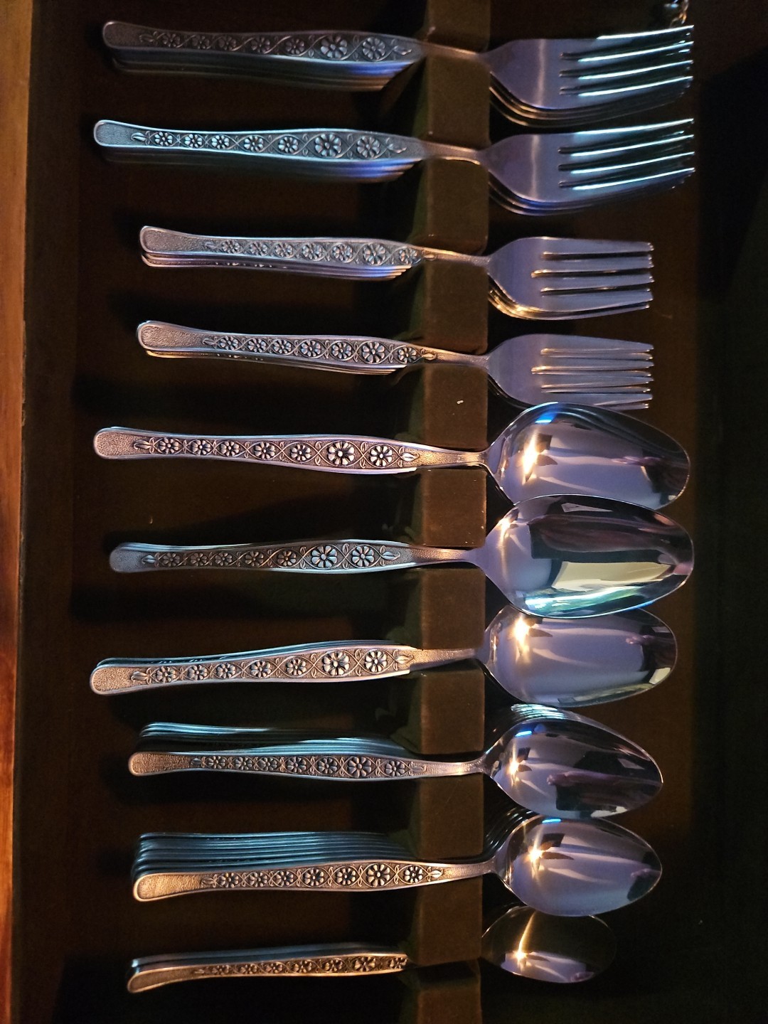 Imari Present Midcentury Stainless Steel Flatware Japan floral Service For 10