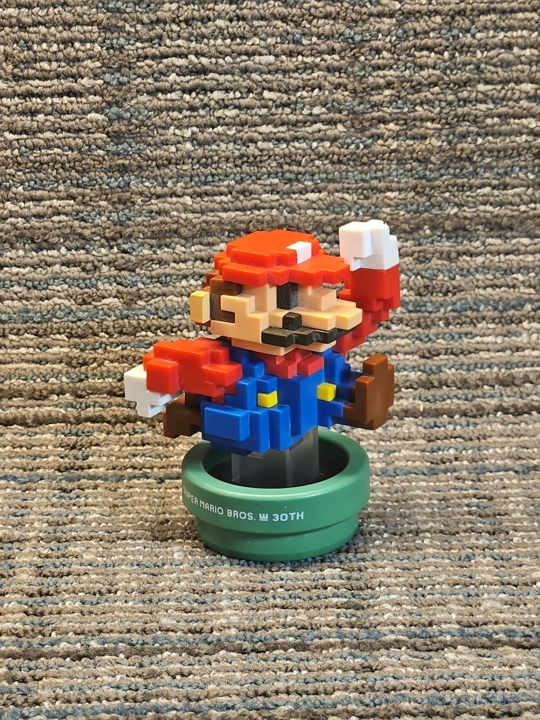 SUPER MARIO BROS. 30TH Amiibo Figure 8-bit Mario Gamepiece