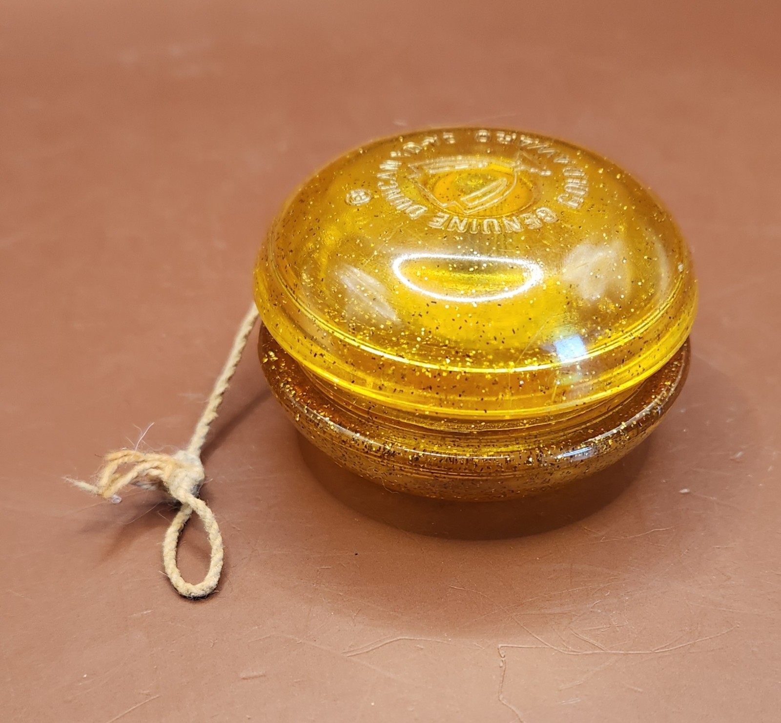 Vintage 1970s-1980s Duncan Genuine Gold Award Yo-Yo Yellow Gold Glitter...